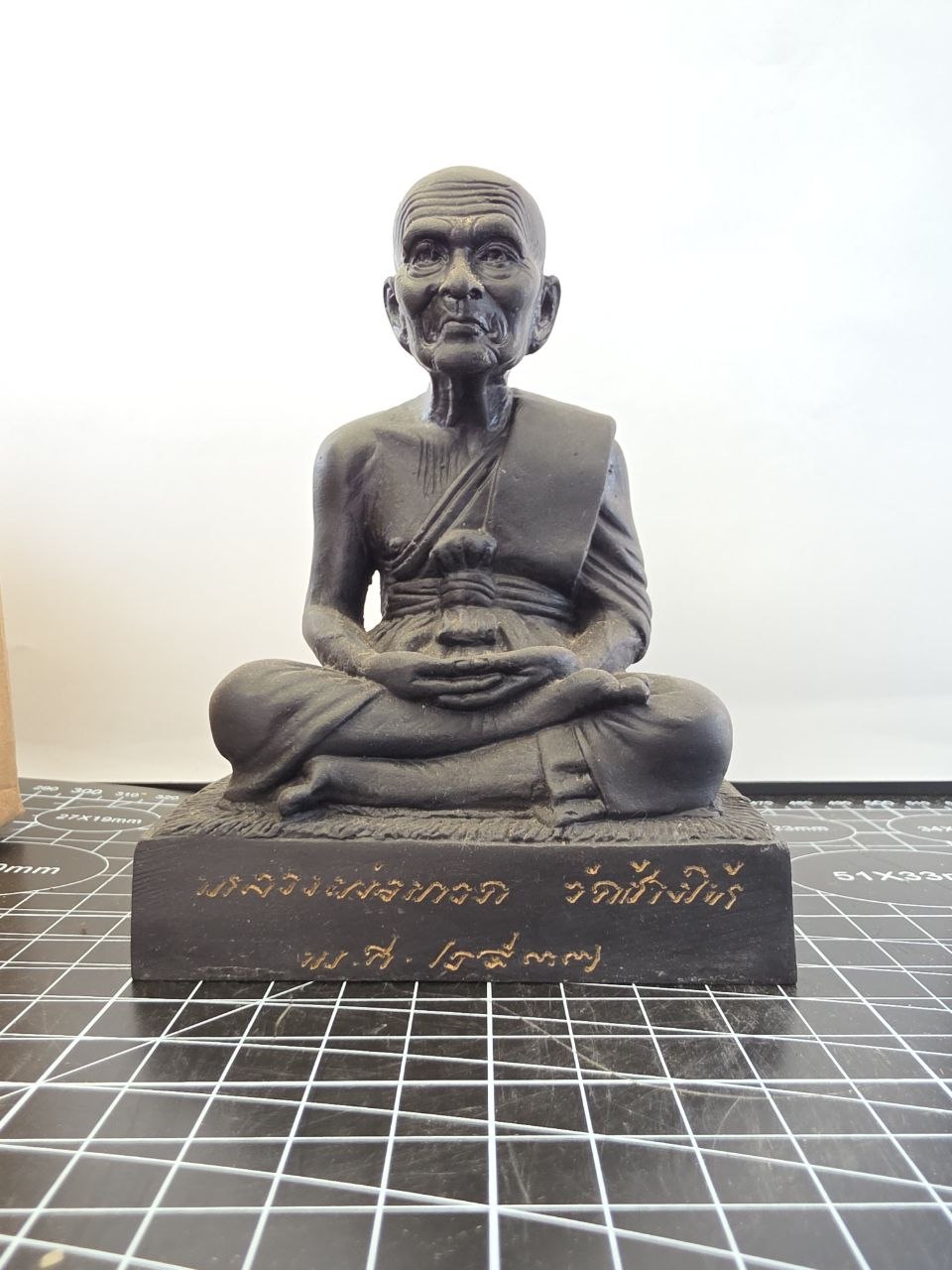 หลวงปู่ทวด 3 นิ้ว รมดำ ปี 2537 ด้านหน้า